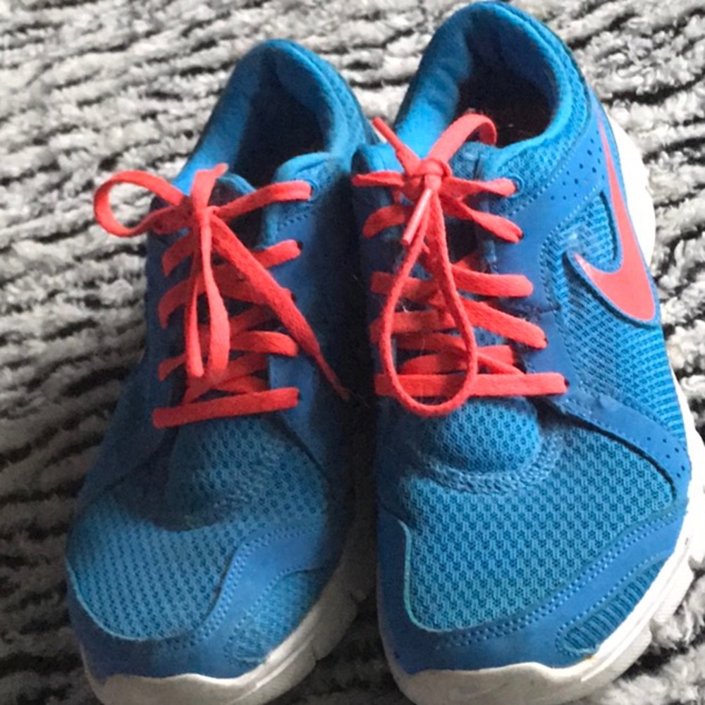 Nike Blue Shoes 😻 - Picture 3 of 5
